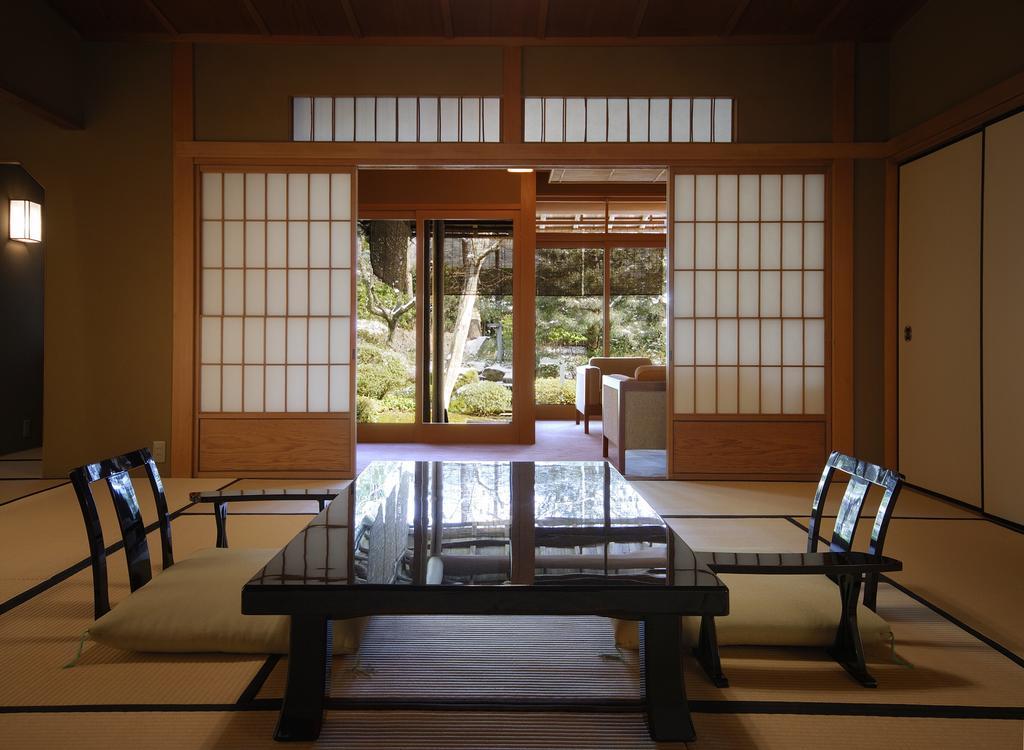 Suimeikan Gero Eksteriør bilde A traditional Japanese room