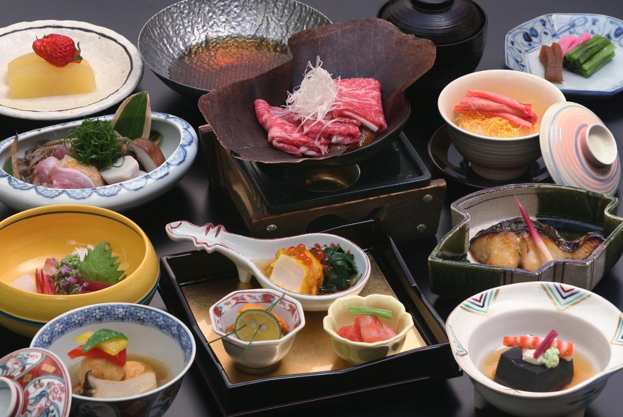 Suimeikan Gero Eksteriør bilde A selection of Japanese cuisine