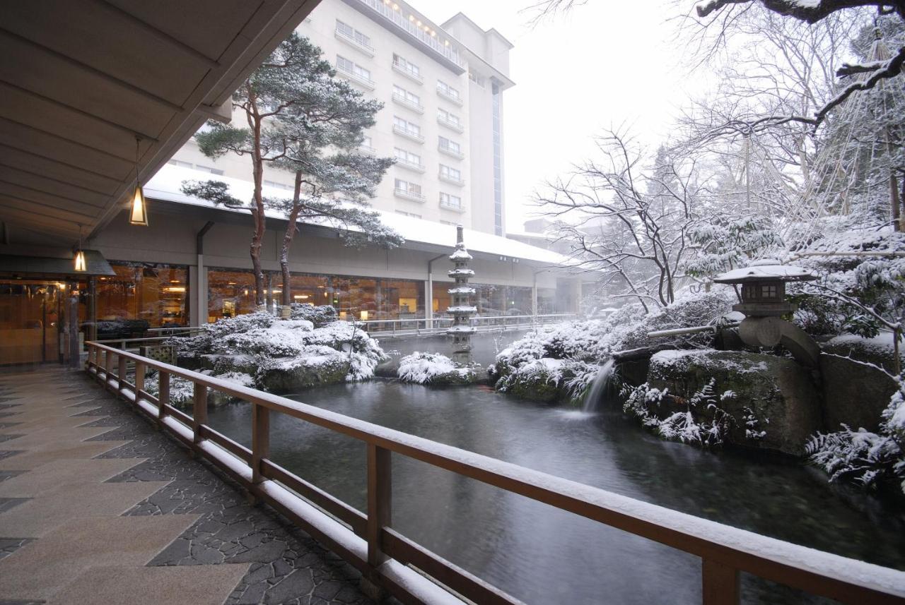 Suimeikan Gero Eksteriør bilde A view of the outdoor onsen at the hotel